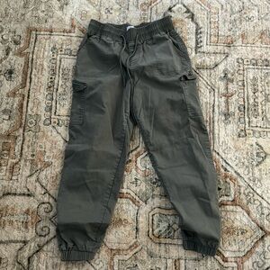 Green cargos with pockets